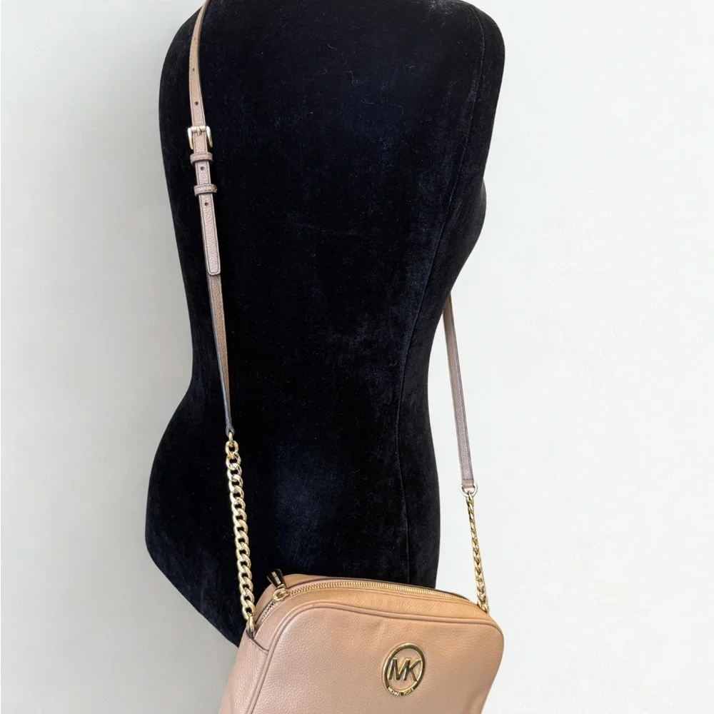 MICHAEL KORS Fulton Crossbody Bag in Pebbled Leather. Great Pre-❤️ Condition
